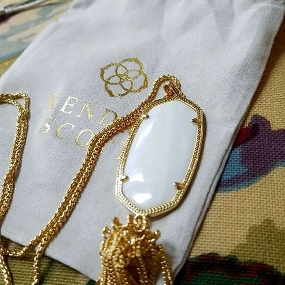 KENDRA SCOTT RAYNE NECKLACE IN WHITE MOP!!! NWT!!! GIFTED To ME!!! - Picture 3 of 10